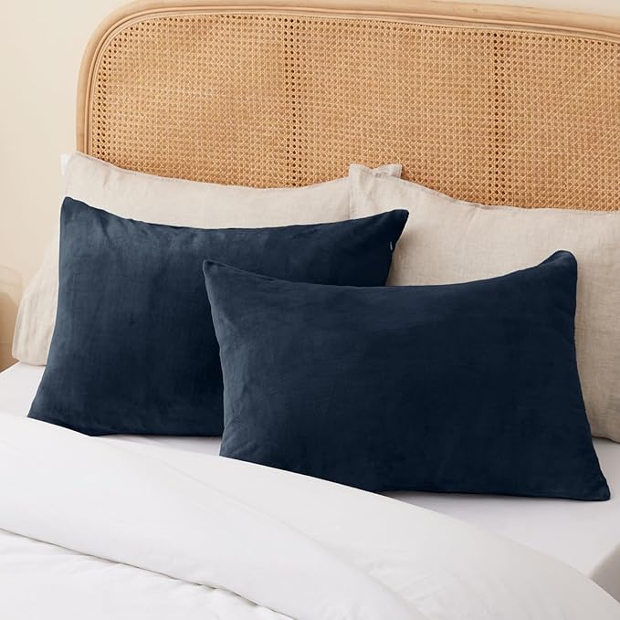 BEDELITE Flannel Pillow Cases Queen Size Set of 2, Super Soft Fleece Pillowcases with Zipper for Bedroom, Sofa, Couch,Luxury Cozy Fuzzy Velvet Pillow Shams for All Seasons(20x30 Inches,Navy)