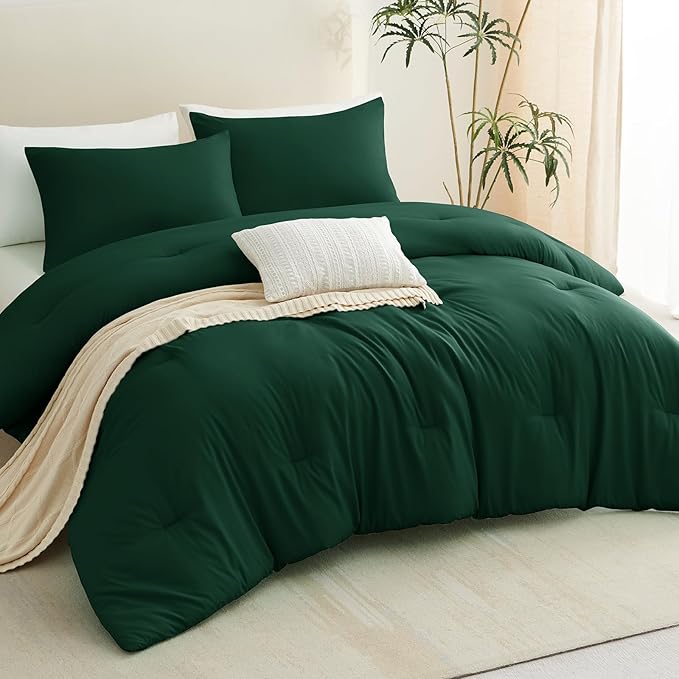 CozyLux Dark Emerald Green Queen Comforter Set, 3 Pieces Solid Breathable Quilted Bedding Sets, Luxury Fluffy Soft Bed Set with Down Alternative Comforter for All Season (1 Comforter & 2 Pillowcases)