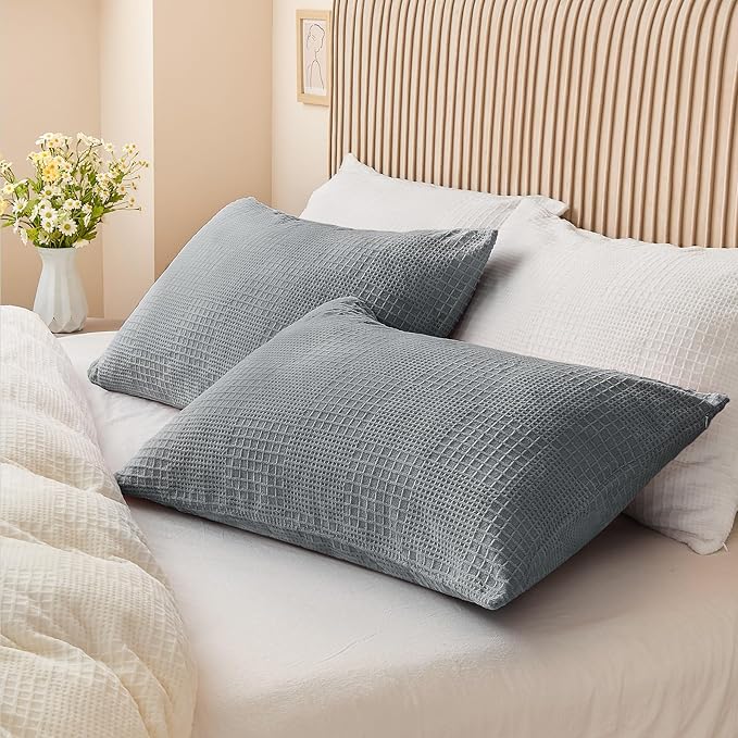 BEDELITE Flannel King Size Pillow Cases Set of 2, Decorative Waffle Weave Fleece Pillowcasess with Zipper for Bedroom, Sofa, Luxury Cozy Pillow Shams for All Seasons(20x40 Inches, Grey-Waffle)