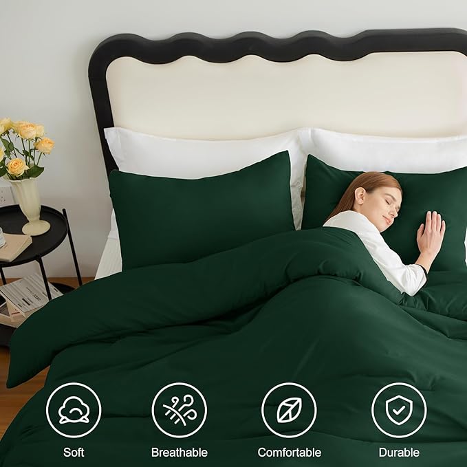 CozyLux Full Size Comforter Set Emerald Green, 3 Pieces Solid Breathable Quilted Bedding Sets, Luxury Lightweight Soft Bed Set with Down Alternative Comforter and 2 Pillowcases for All Seasons