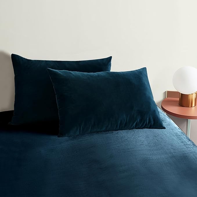 StangH Bed Pillow Pillowcase Thick Soft Velvet Fabric Zippered Pillow Covers for Bed/Couch/Sofa, Queen Size (Navy Blue, 20 x 30 inches) Set of 2, Warm Cozy Pillow Protector