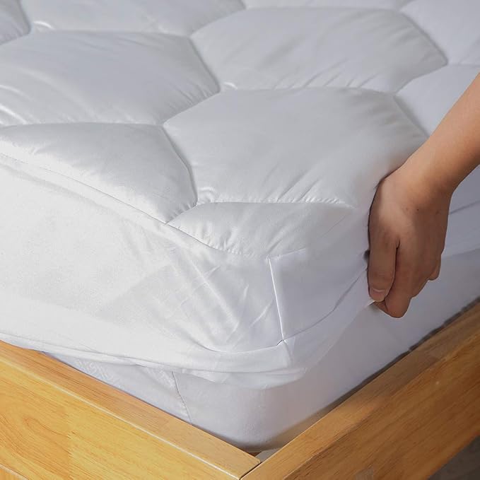Favorland Cal King Mattress Pad, 8-21" Deep Pocket Protector Ultra Soft Quilted Fitted Topper Cover Breathable Fit for Dorm Home Hotel -White