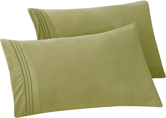 Elegant Comfort Solid Pillowcases 1500 Premium Hotel Quality Microfiber - Smooth Weave, Wrinkle and Stain Resistant, Easy Slip-On, 2-Piece Set, Standard/Queen Pillowcase, Green