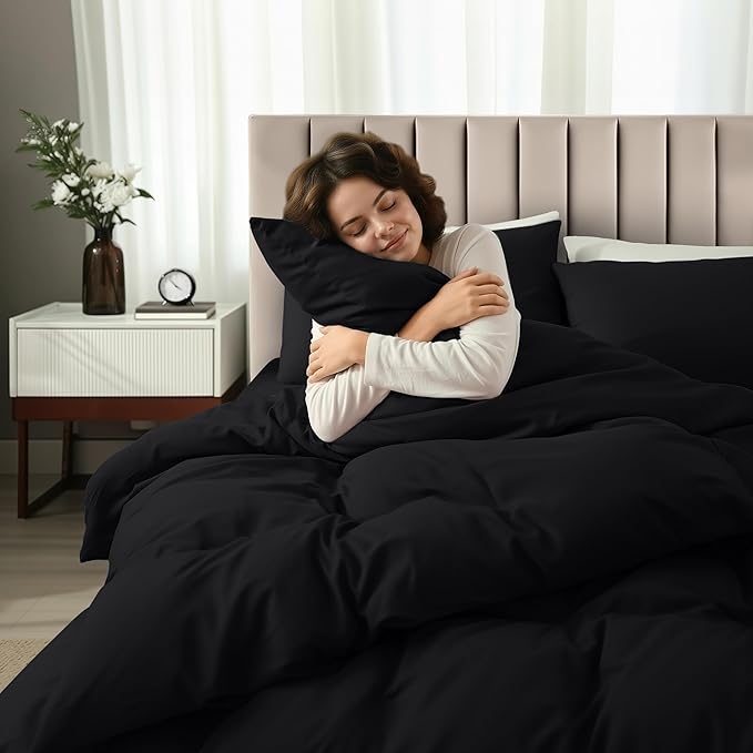 Utopia Bedding Duvet Cover Full with Fitted Sheet (54x75) - 2 Pillow Case (20x30) - All Season Luxury Bed in a Bag with Zippered Duvet Cover - No Comforter (Black)