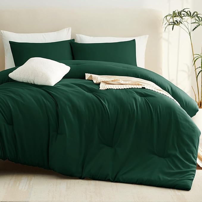 CozyLux Oversized King Comforter Set Emerald Green, 3 Pieces 120x98 Solid Breathable Quilted Bedding Sets All Seasons, Luxury Soft Lightweight Bed Set with Down Alternative Comforter and 2 Pillowcases