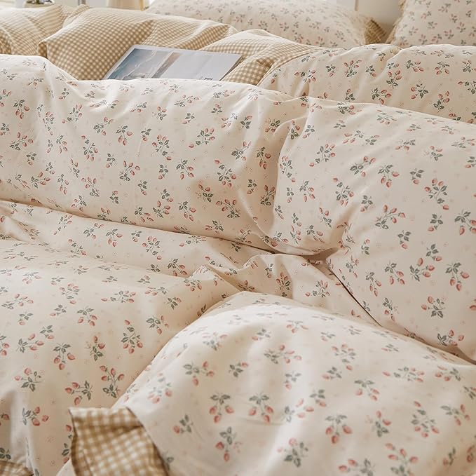 mixinni Beige Floral Duvet Cover Full Size, 100% Cotton Cute Strawberry Floral Ruffle Bedding Set, Vintage Cottagecore Reversible Tan Gingham Aesthetic 3PC with Zipper Closure & Pillowcases