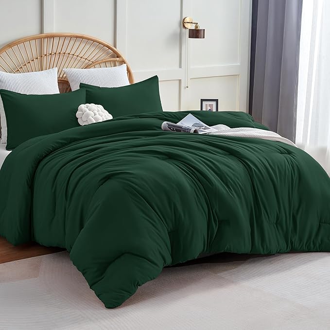 CozyLux Full Size Comforter Set Emerald Green, 3 Pieces Solid Breathable Quilted Bedding Sets, Luxury Lightweight Soft Bed Set with Down Alternative Comforter and 2 Pillowcases for All Seasons