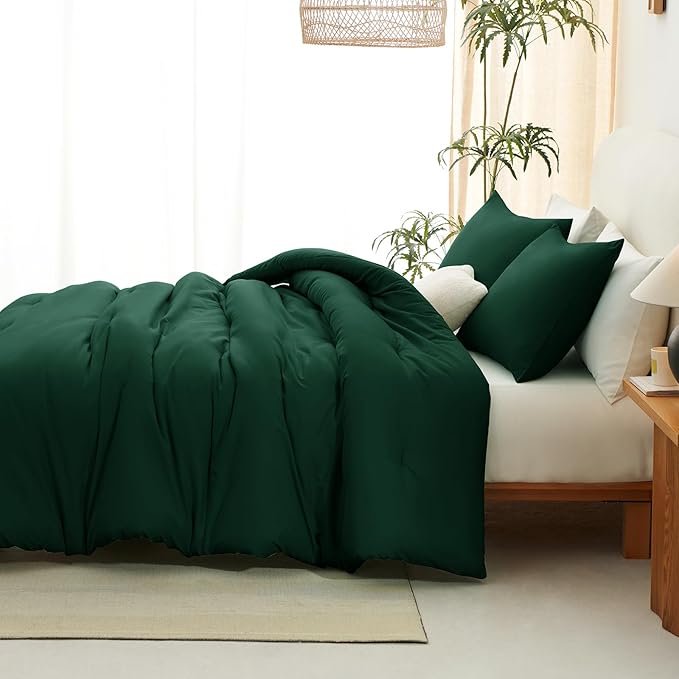 CozyLux Oversized King Comforter Set Emerald Green, 3 Pieces 120x98 Solid Breathable Quilted Bedding Sets All Seasons, Luxury Soft Lightweight Bed Set with Down Alternative Comforter and 2 Pillowcases
