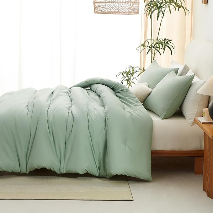 CozyLux Sage Green Queen Comforter Set, 3 Pieces Solid Breathable Quilted Bedding Sets, Luxury Fluffy Soft Bed Set with Down Alternative Comforter for All Season (1 Comforter & 2 Pillowcases)