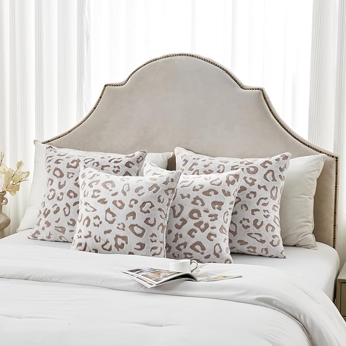SOCHOW Decorative Throw Pillow Covers 18x18 Inches Set of 2, Soft Leopard Print Flannel Fleece Pillowcase Square Cushion Covers for Sofa Couch Bed, Brown