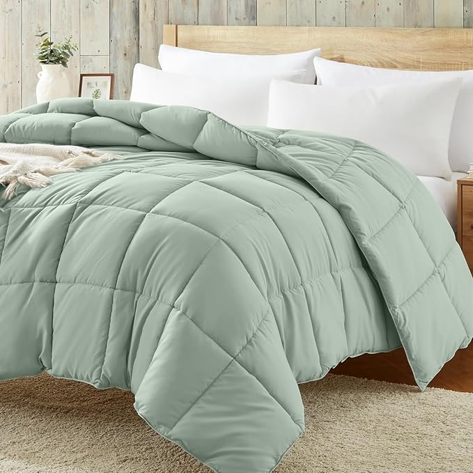 Homelike Moment Comforter King Size - Green Duvet Insert Down Alternative Bed King Comforter, Lightweight Bedding Comforters Quilted Soft All Season Solid Green