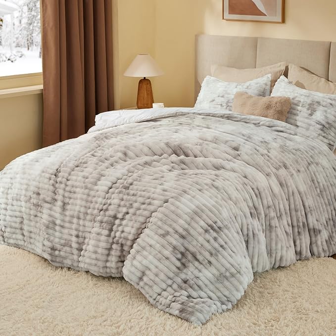 BEDELITE Fleece King Comforter Set -Super Soft & Warm Fluffy Grey&White Bedding, Luxury Fuzzy Heavy Bed Set for Winter with 2 Pillow Cases