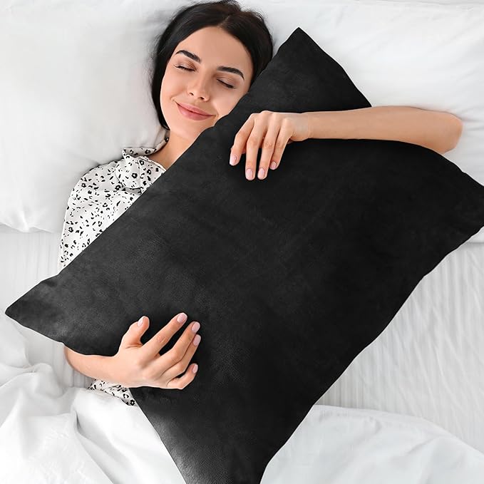 BEDELITE Flannel Pillowcases Standard Set of 2, Super Soft Fleece Pillow Case Cover with Zipper for Bedroom, Sofa, Couch,Luxury Cozy Fuzzy Velvet Pillow Shams for All Seasons(20x26 Inches, Black)