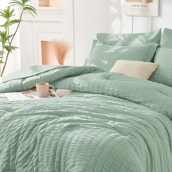 HYMOKEGE Sage Green Duvet Cover Full Size, Ultra Soft 3-Piece Seersucker Duvet Cover Set with Zipper Closure, Soft Brushed Microfiber Bedding Set with 8 Corner Ties (80"x90", 2 Pillowshams)