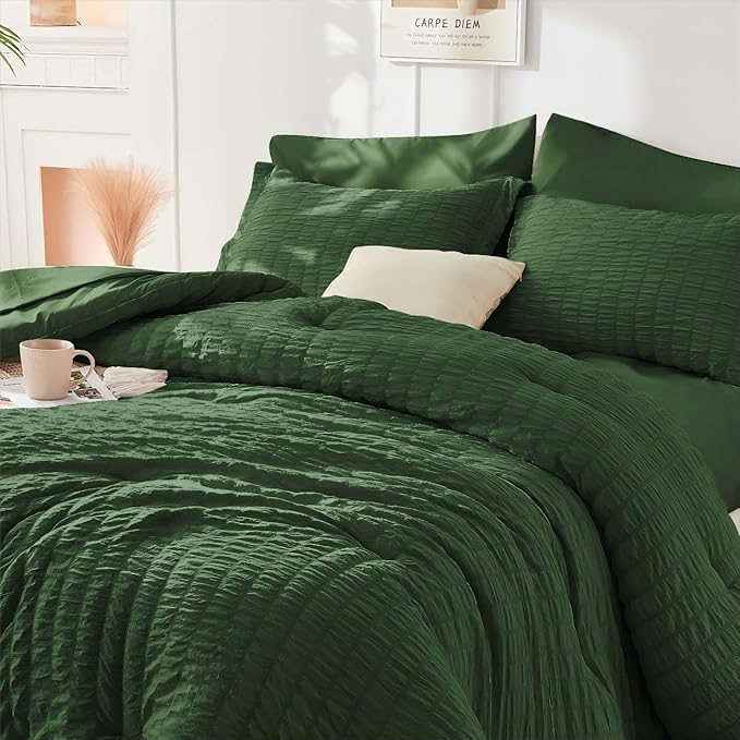 HYMOKEGE Dark Green Duvet Cover Full Size, Ultra Soft 3-Piece Seersucker Duvet Cover Set with Zipper Closure, Soft Brushed Microfiber Bedding Set with 8 Corner Ties (80"x90", 2 Pillowshams)