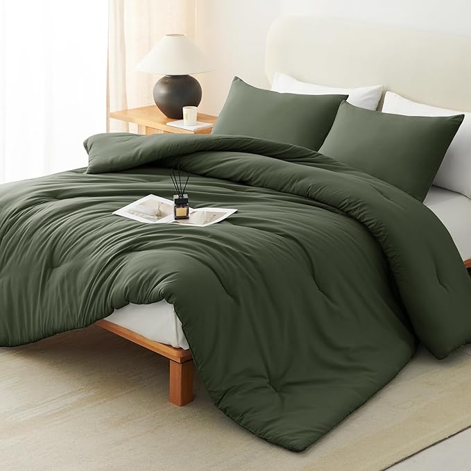 CozyLux Full Size Comforter Set Dark Green, 3 Pieces Solid Breathable Quilted Bedding Sets, Luxury Lightweight Soft Bed Set with Down Alternative Comforter and 2 Pillowcases for All Seasons