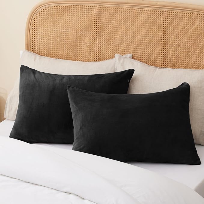 BEDELITE Flannel Pillowcases Standard Set of 2, Super Soft Fleece Pillow Case Cover with Zipper for Bedroom, Sofa, Couch,Luxury Cozy Fuzzy Velvet Pillow Shams for All Seasons(20x26 Inches, Black)