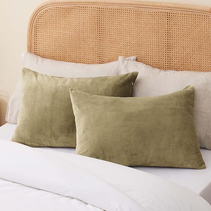BEDELITE Flannel King Size Pillow Cases Set of 2, Super Soft Fleece Pillowcases with Zipper for Bedroom, Sofa, Couch,Luxury Cozy Fuzzy Velvet Pillow Shams for All Seasons(20x36 Inches,Camel)