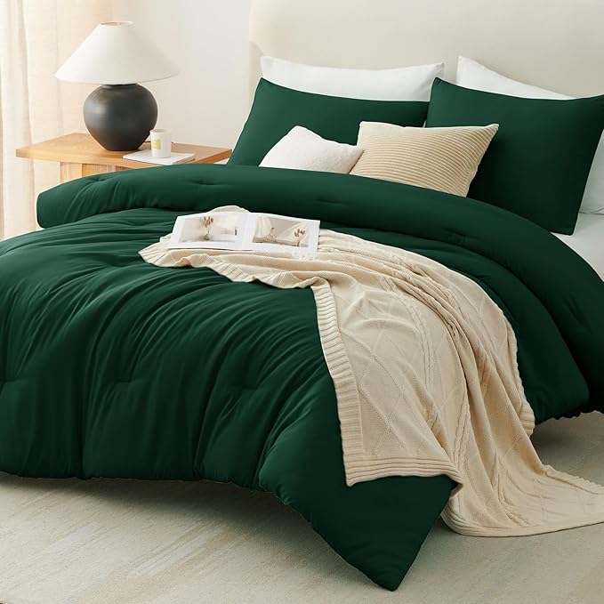 CozyLux Oversized King Comforter Set Emerald Green, 3 Pieces 120x98 Solid Breathable Quilted Bedding Sets All Seasons, Luxury Soft Lightweight Bed Set with Down Alternative Comforter and 2 Pillowcases