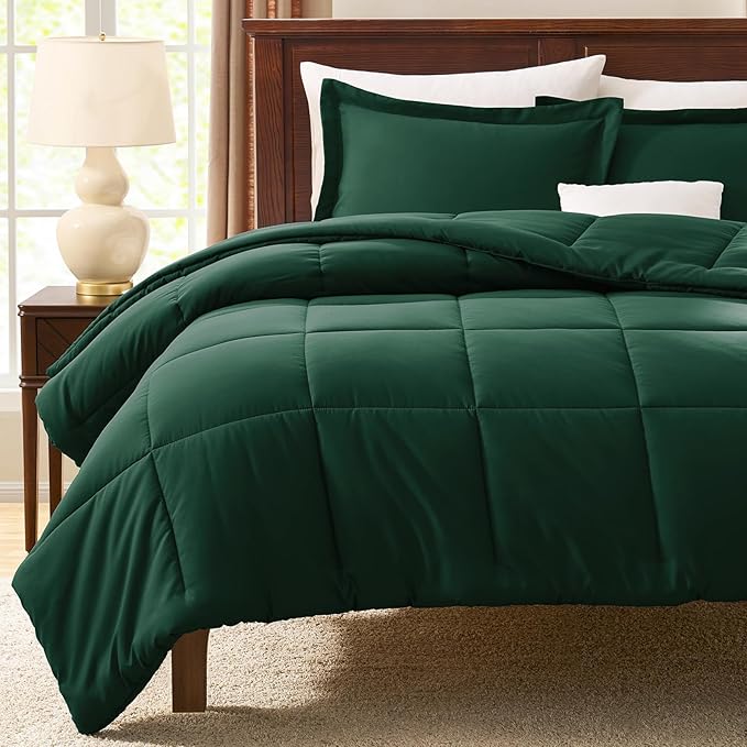 CozyLux Oversized Queen Comforter Set, 270GSM Emerald Green Bedding Sets for All Seasons, 3 Pieces 98x98 Bed Set with 1 Down Alternative Comforter and 2 Pillow Shams, Soft, Lightweight, Breathable
