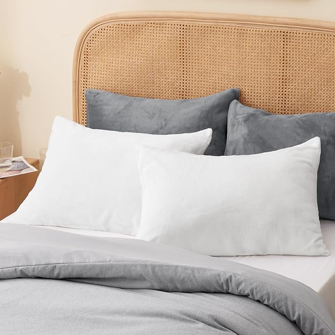 BEDELITE Flannel Pillowcases Standard Set of 2, Super Soft Fleece Pillow Case Cover with Zipper for Bedroom, Sofa, Couch,Luxury Cozy Velvet Pillow Shams for All Seasons(20x26 Inches, Bright White)