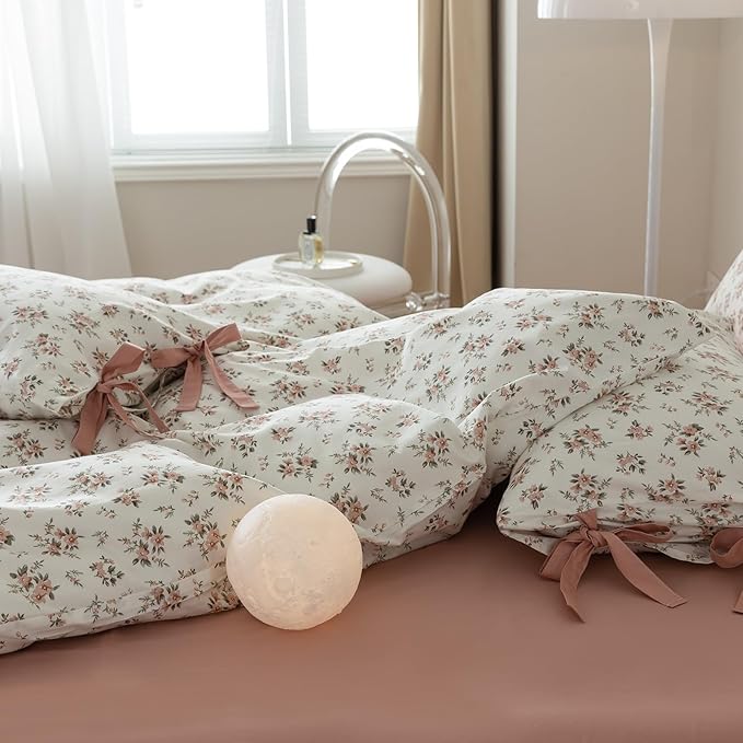 mixinni Vintage Style Girls Pale Pink Flower Pattern Duvet Cover Full Soft Aesthetic Floral Cotton Bedding Set 1 Duvet Cover with 2 Bow Tie Pillowcases for Teen Girl Cute-Full Size