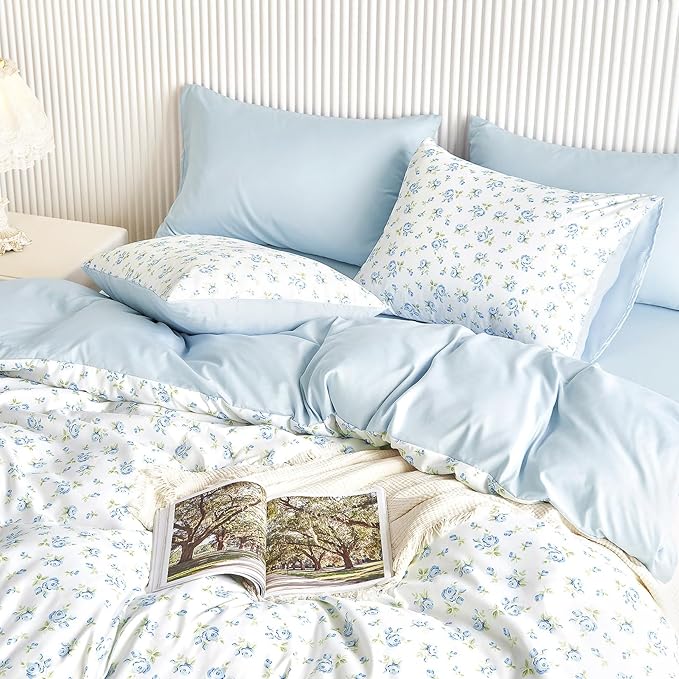 Wake In Cloud - Coquette Duvet Cover Set, Floral Cottagecore Flower Shabby Chic Cute Aesthetic, Soft Lightweight Bedding for Women Teen Girls, 3-Piece, White Blue, Full Size