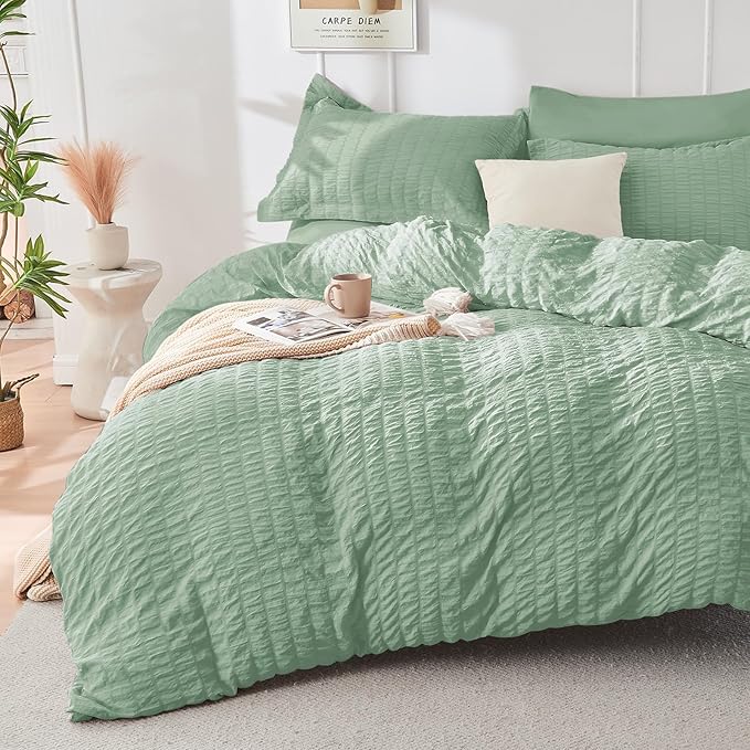HYMOKEGE Sage Green Duvet Cover Queen Size, Ultra Soft 3-Piece Seersucker Duvet Cover Set with Zipper Closure, Soft Brushed Microfiber Bedding Set with 8 Corner Ties (90"x90", 2 Pillowshams)
