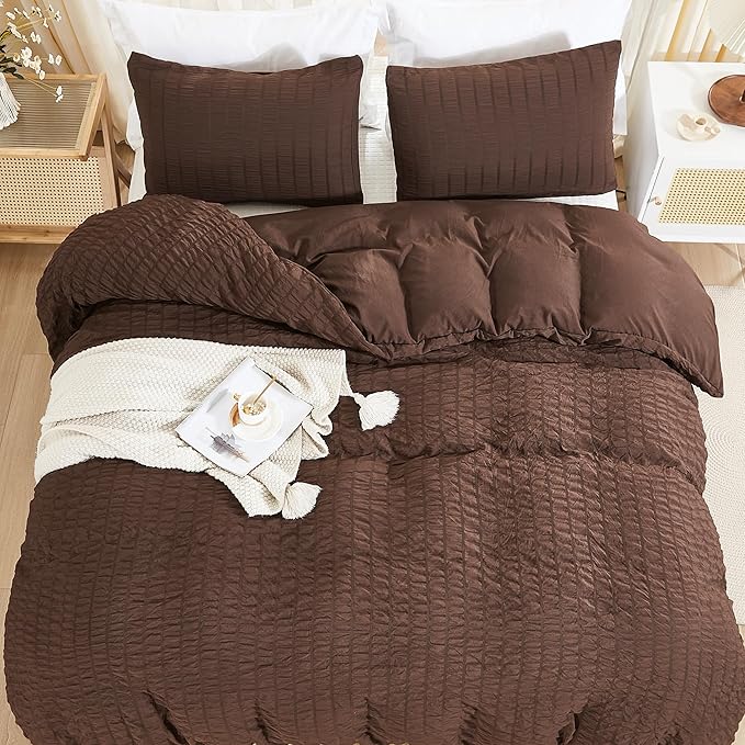 AveLom Brown Duvet Cover Cal King(104 x 98 inches), 3 Pieces (1 Duvet Cover, 2 Pillowcases), Seersucker Striped Soft Washed Microfiber, Textured Duvet Cover Set with Zipper Closure, Corner Ties