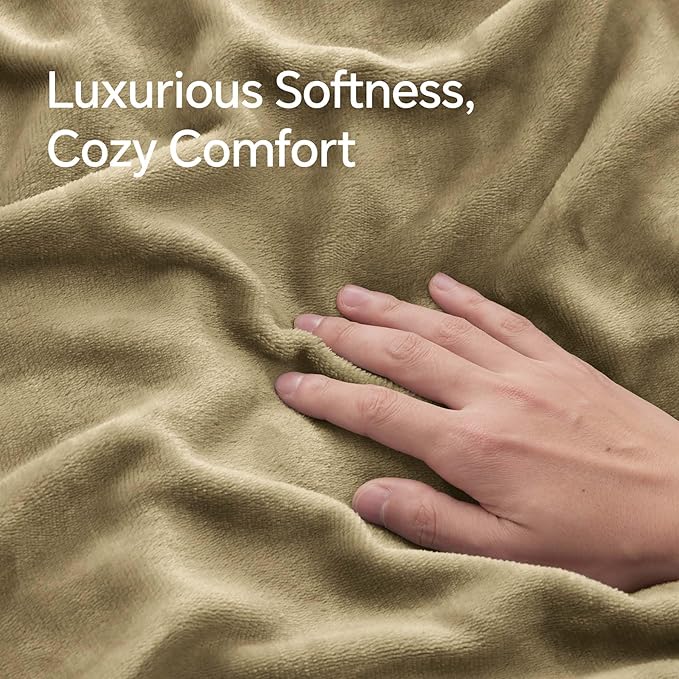 BEDELITE Flannel Pillowcases Standard Set of 2, Super Soft Fleece Pillow Case Cover with Zipper for Bedroom, Sofa, Couch,Luxury Cozy Fuzzy Velvet Pillow Shams for All Seasons(20x26 Inches, Camel)
