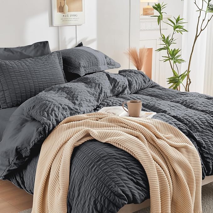 HYMOKEGE Dark Grey Duvet Cover King Size, Ultra Soft 3-Piece Seersucker Duvet Cover Set with Zipper Closure, Soft Brushed Microfiber Bedding Set with 8 Corner Ties (104"x90", 2 Pillowshams)