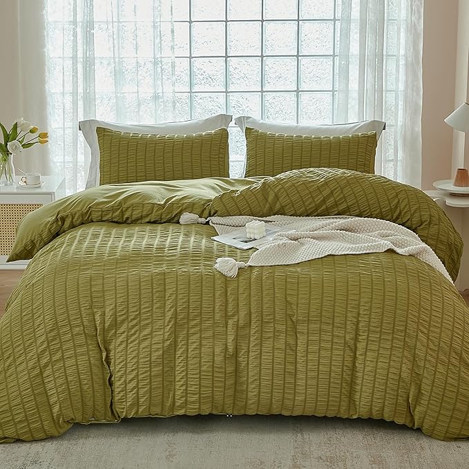 AveLom Olive Green Seersucker Duvet Cover Set Queen Size (90 x 90 inches), 3 Pieces (1 Duvet Cover + 2 Pillowcases), Ultra Soft Washed Microfiber, Textured Duvet Cover with Zipper Closure, Corner Ties