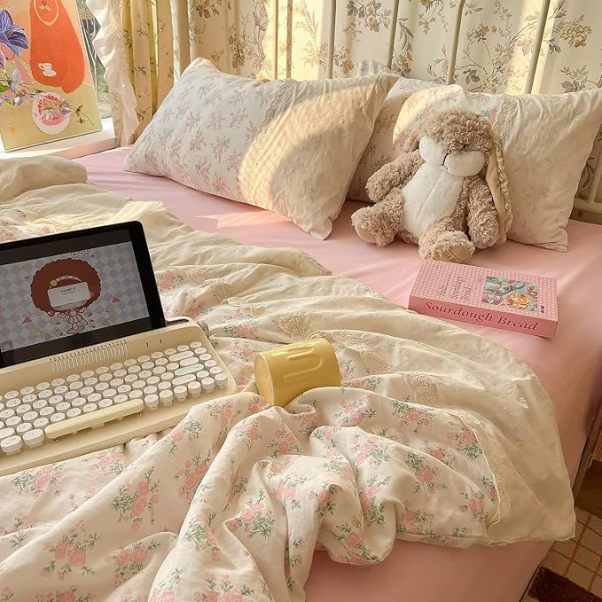 mixinni Vintage Floral Duvet Cover Set - 3 Piece King Size Pink Cottagecore Bedding with Lace Trim, Shabby Chic Bedding Set, Includes 1 Duvet Cover & 2 Pillowcases, Boho Aesthetic for Girls & Dorms