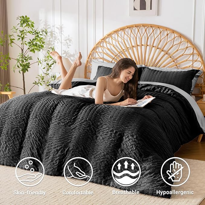 HYMOKEGE Black/Light Grey Duvet Cover King Size, Ultra Soft 3-Piece Seersucker Duvet Cover Set with Zipper Closure, Soft Brushed Microfiber Bedding Set with 8 Corner Ties (104"x90", 2 Pillowshams)