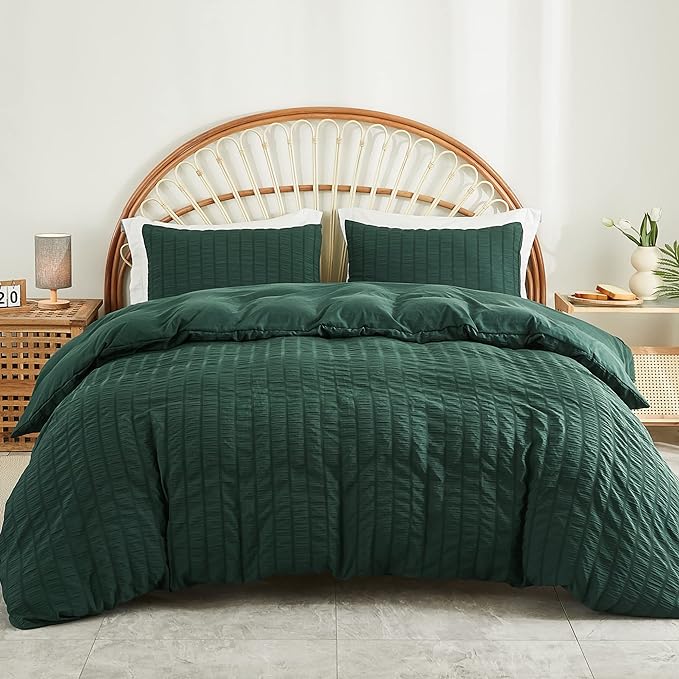 AveLom Dark Green Seersucker Duvet Cover Set King Size (104 x 90 inches), 3 Pieces (1 Duvet Cover + 2 Pillow Cases), Ultra Soft Washed Microfiber, Textured Duvet Cover with Zipper Closure, Corner Ties