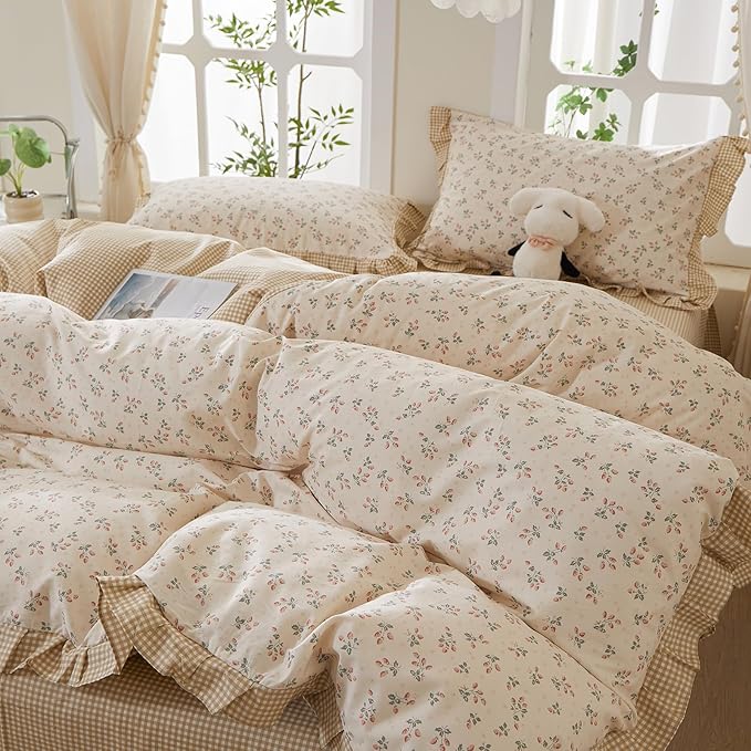 mixinni Beige Floral Duvet Cover Full Size, 100% Cotton Cute Strawberry Floral Ruffle Bedding Set, Vintage Cottagecore Reversible Tan Gingham Aesthetic 3PC with Zipper Closure & Pillowcases