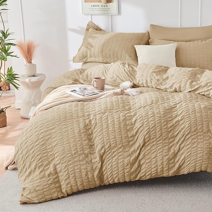 HYMOKEGE Khaki Duvet Cover King Size, Ultra Soft 3-Piece Seersucker Duvet Cover Set with Zipper Closure, Soft Brushed Microfiber Bedding Set with 8 Corner Ties (104"x90", 2 Pillowshams)