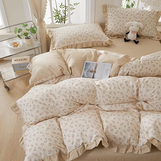 mixinni Beige Floral Duvet Cover Full Size, 100% Cotton Cute Strawberry Floral Ruffle Bedding Set, Vintage Cottagecore Reversible Tan Gingham Aesthetic 3PC with Zipper Closure & Pillowcases