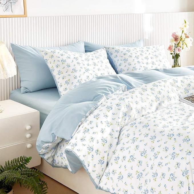 Wake In Cloud - Coquette Duvet Cover Set, Floral Cottagecore Flower Shabby Chic Cute Aesthetic, Soft Lightweight Bedding for Women Teen Girls, 3-Piece, White Blue, Queen Size