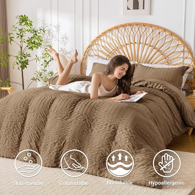 HYMOKEGE Brown Duvet Cover King Size, Ultra Soft 3-Piece Seersucker Duvet Cover Set with Zipper Closure, Soft Brushed Microfiber Bedding Set with 8 Corner Ties (104"x90", 2 Pillowshams)