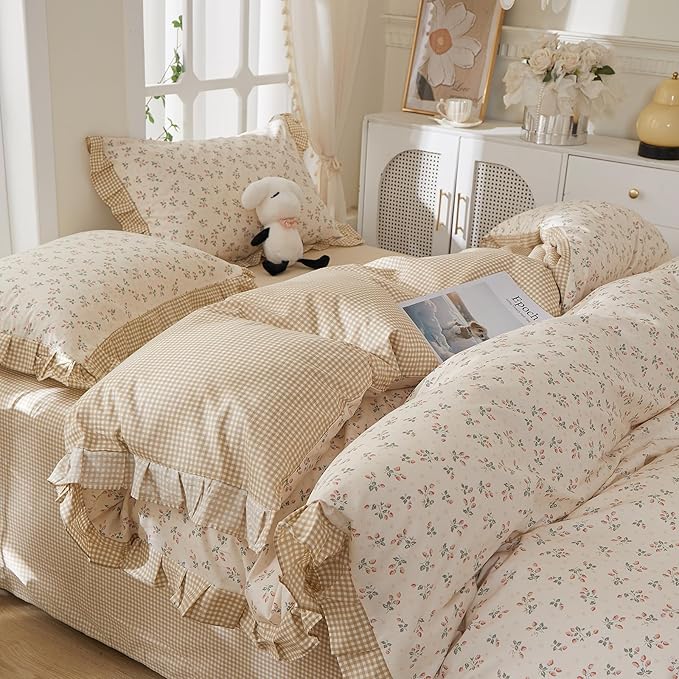mixinni Beige Floral Duvet Cover Queen Size, 100% Cotton Cute Strawberry Floral Ruffle Bedding Set, Vintage Cottagecore Reversible Tan Gingham Aesthetic 3PC with Zipper Closure & Pillowcases