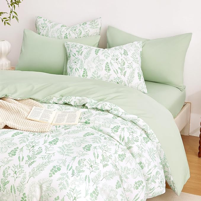 Wake In Cloud - Floral Duvet Cover Set, Botanical Vintage Flower Coquette Cottagecore Aesthetic for Women Teen Girls, Soft Lightweight Bedding, 3-Piece, Light Green, Queen Size