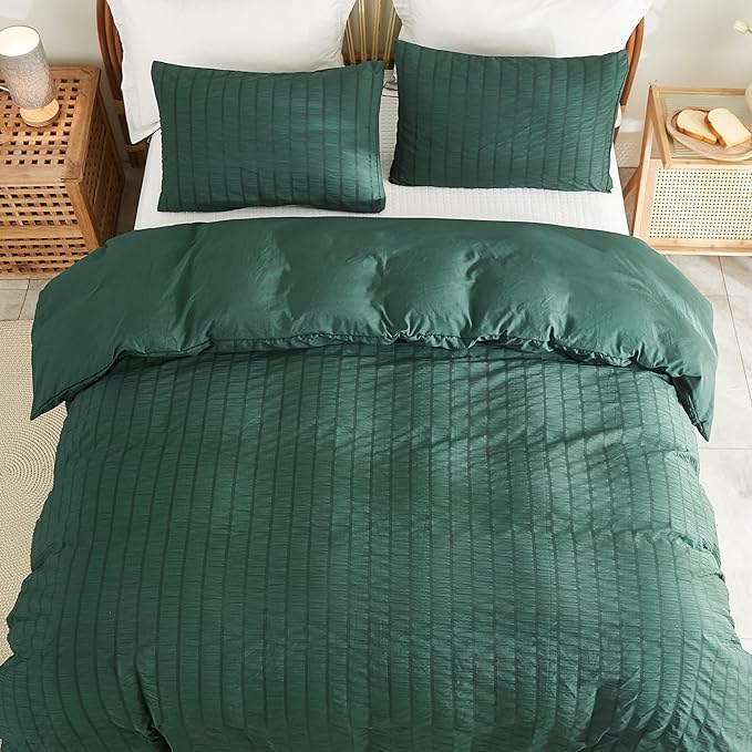 AveLom Dark Green Seersucker Duvet Cover Set Queen Size (90 x 90 inches), 3 Pieces (1 Duvet Cover + 2 Pillow Cases), Ultra Soft Washed Microfiber, Textured Duvet Cover with Zipper Closure, Corner Ties