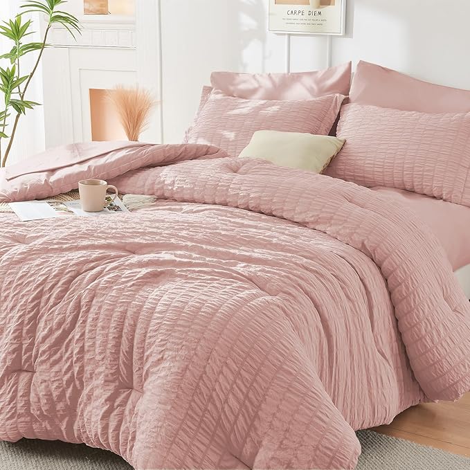 HYMOKEGE Rose Gold Duvet Cover Queen Size, Ultra Soft 3-Piece Seersucker Duvet Cover Set with Zipper Closure, Soft Brushed Microfiber Bedding Set with 8 Corner Ties (90"x90", 2 Pillowshams)