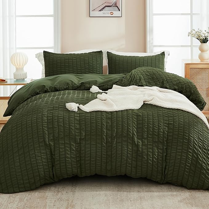 AveLom Dark Olive Green Seersucker Duvet Cover Set Queen (90 x 90 inches), 3 Pieces (1 Duvet Cover + 2 Pillowcases), Ultra Soft Washed Microfiber, Textured Duvet Cover with Zipper Closure, Corner Ties