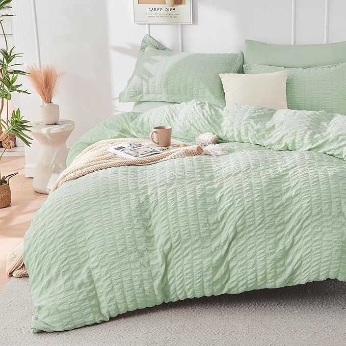 HYMOKEGE Light Green Duvet Cover King Size, Ultra Soft 3-Piece Seersucker Duvet Cover Set with Zipper Closure, Soft Brushed Microfiber Bedding Set with 8 Corner Ties (104"x90", 2 Pillowshams)