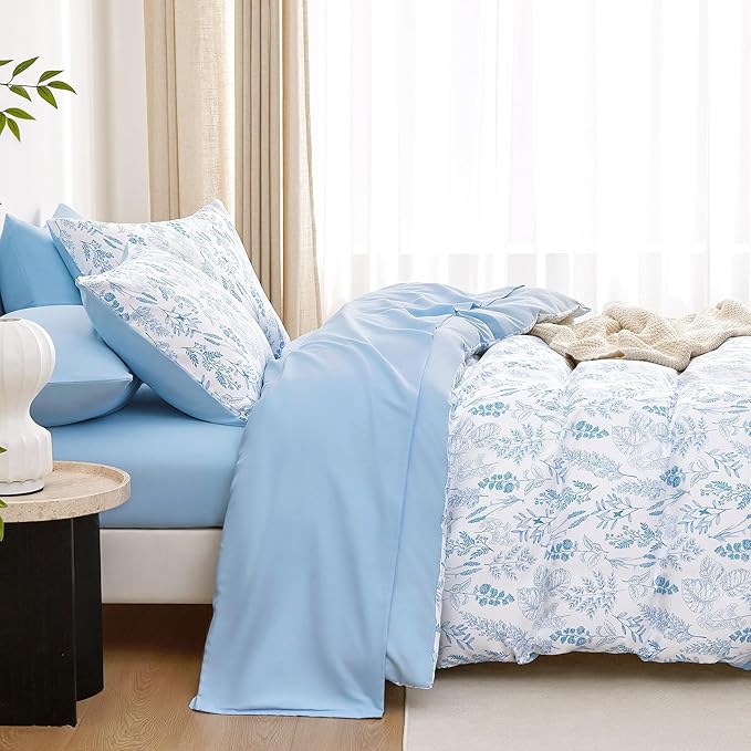 Wake In Cloud - Floral Duvet Cover Set, Botanical Vintage Flower Coquette Cottagecore Aesthetic for Women Teen Girls, Soft Lightweight Bedding, 3-Piece, Blue, Twin/Twin XL Size