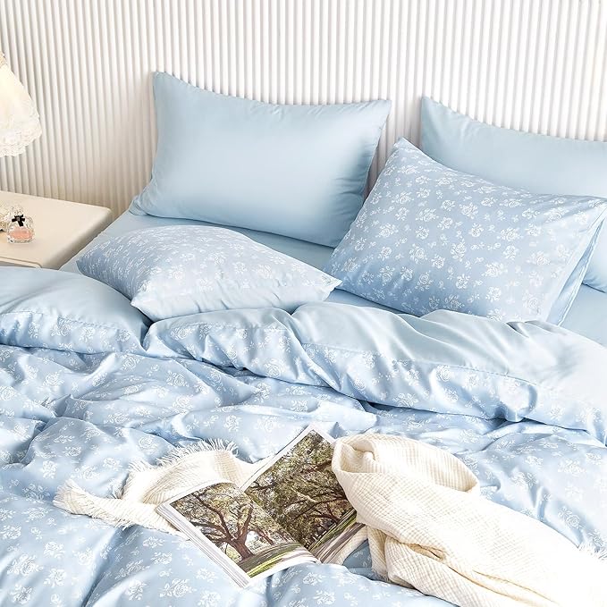 Wake In Cloud - Coquette Duvet Cover Set, Floral Cottagecore Flower Shabby Chic Cute Aesthetic, Soft Lightweight Bedding for Women Teen Girls, 3-Piece, Light Blue, Queen Size