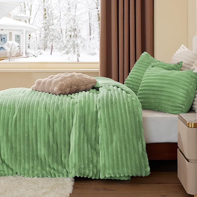 BEDELITE Fleece Queen Comforter Set -Super Soft & Warm Fluffy Green Bedding, Luxury Fuzzy Heavy Bed Set for Winter with 2 Pillow Cases