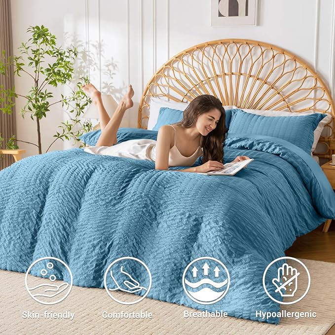 HYMOKEGE Mineral Blue Duvet Cover Queen Size, Ultra Soft 3-Piece Seersucker Duvet Cover Set with Zipper Closure, Soft Brushed Microfiber Bedding Set with 8 Corner Ties (90"x90", 2 Pillowshams)